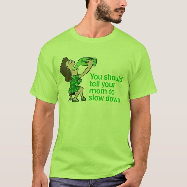 Berätta din mamma att sakta besegrar tee shirt (Framsida)