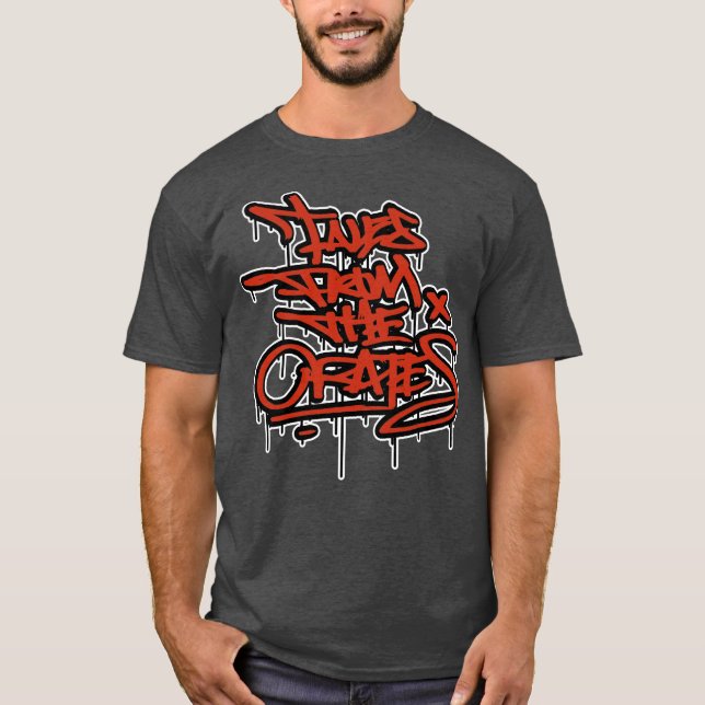 BERÄTTELSER FRÅN LÅDORNA HANDSTYLE DRIP TEE (Framsida)