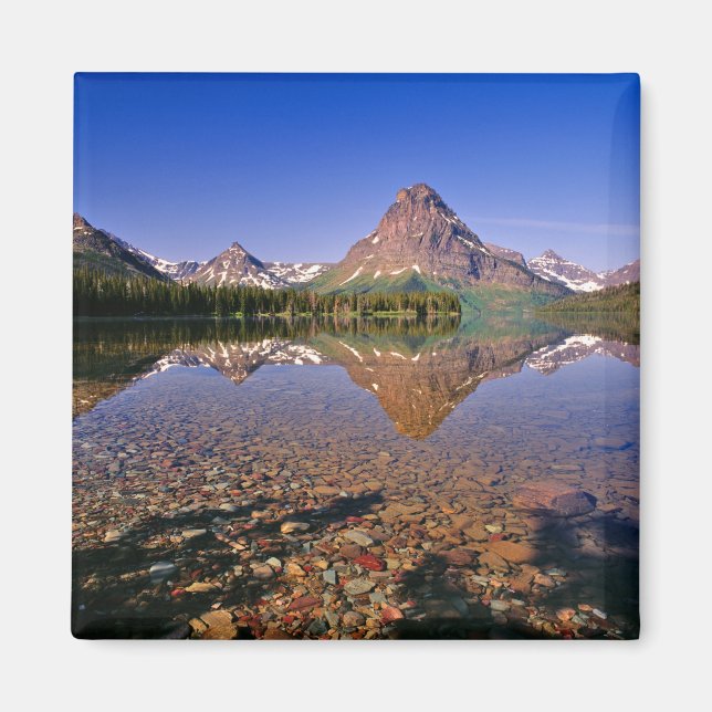 Berg återspeglas i lugna Two Medicine Lake i Magnet (Framsidan)
