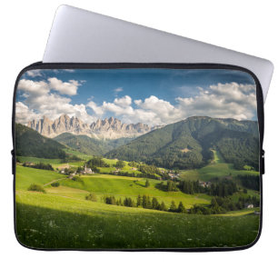 Berg Funes Valley, Dolomites, Italien Laptop Fodral
