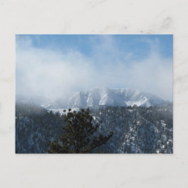 Berg i snö täckt vykort