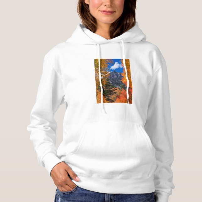 Berg inramat i höstfärger, CA Tee (Framsida)