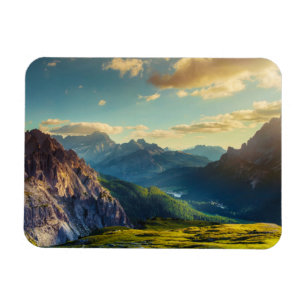 Berg och dal på solnedgången magnet