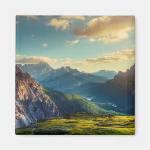 Berg och dal på solnedgången magnet