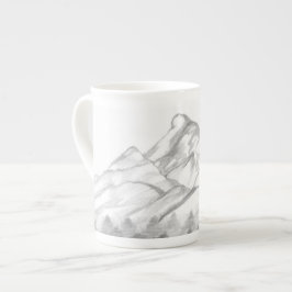 Berg skissade i blyerts på latte-mugg benporslin mugg