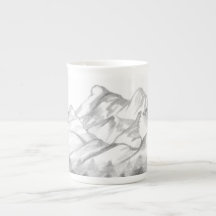 Berg skissade i blyerts på latte-mugg