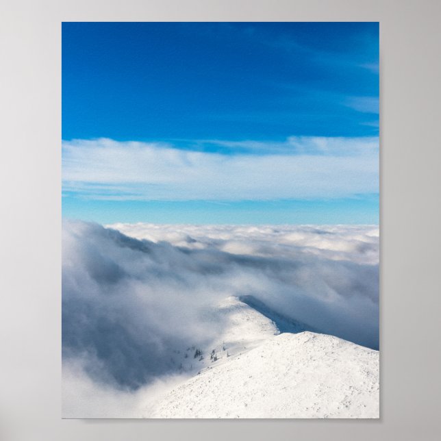 Berg som framträder ur molnen poster (Framsidan)