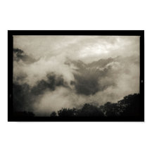 Bergarnas fogtäckta Mörk och Moody liggande