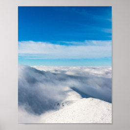 Berger som växer upp ur moln poster