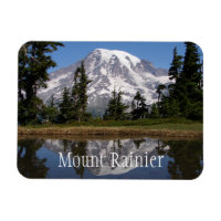 Berget Rainier reflekterat i berget Sjö