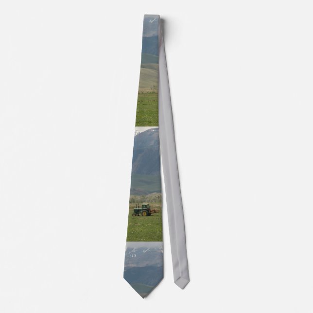 Bergscen med traktorslik slips (Framsida)
