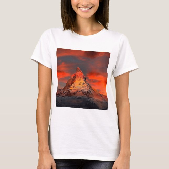 BergSchweitz Matterhorn Zermatt röd himmel Tee Shirt (Framsida)