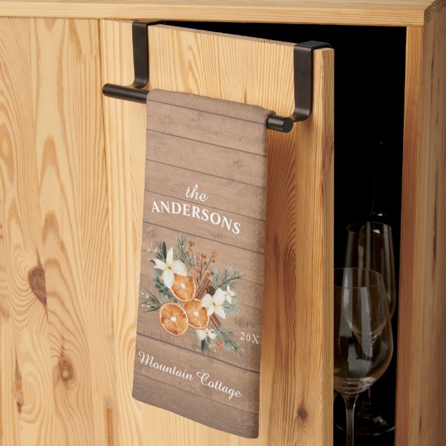 Bergshusfamiljen i personligen Rustic Kökshandduk (Thirds Fold)