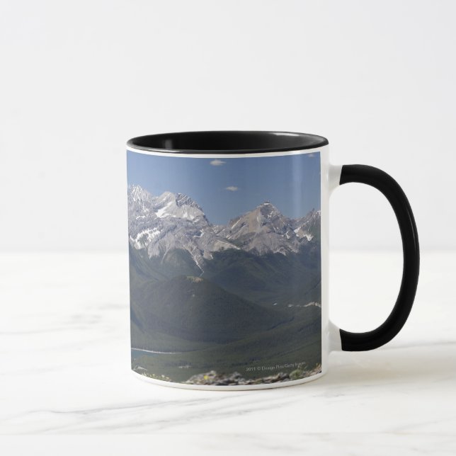Bergskedja och sjö från överst av ett berg mugg (Höger)