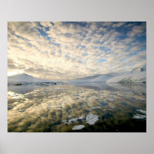 Bergskedjor runt Port Lockeroy med Poster