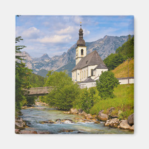 Bergskyrkan med vattendrag magnet