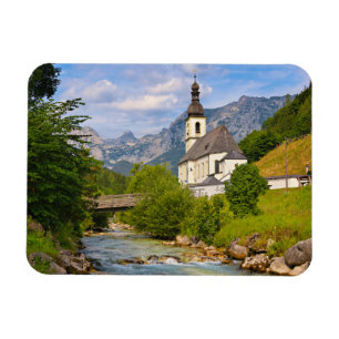 Bergskyrkan med vattendrag magnet