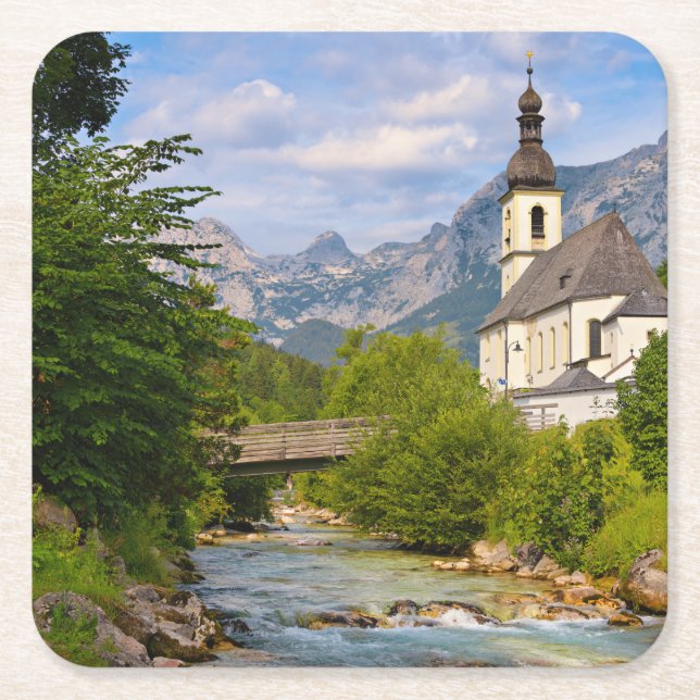 Bergskyrkan med vattendrag underlägg papper kvadrat (Framsidan)