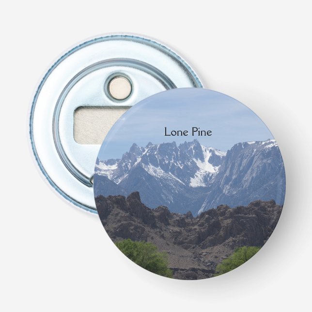 Bergsområden med tak över snö i Lone Gräs Flasköppnare (Framsidan)