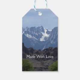 Bergsområden med tak över snö i Lone Gräs Presentetikett