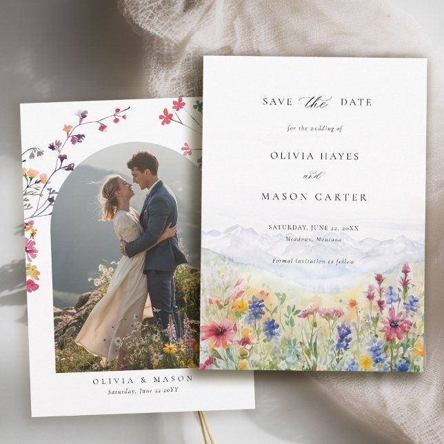 Bergsscen Rustik äng Vildblommor Bröllop Spara Datumet (mountains wedding save the date boho arch photo wildflowers meadow floral watercolor)