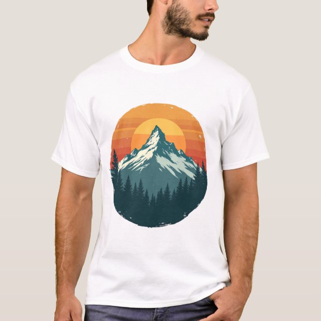 Bergssilhuett i solnedgång t shirt (Framsida)