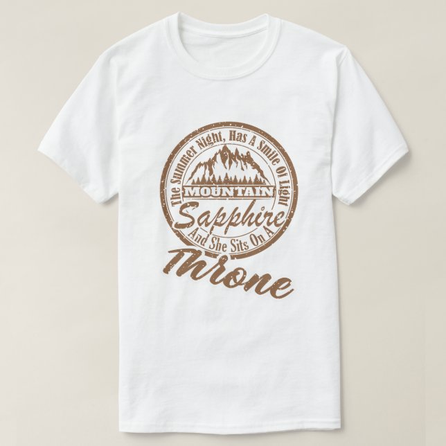 Bergstypografi t shirt design vektor illustra (Design framsida)