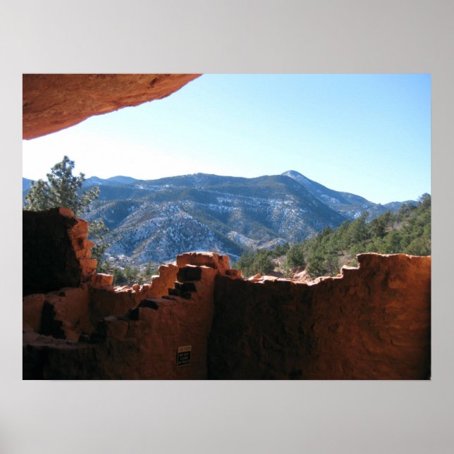 Bergsvy från Manitou Vår Cliff Dwelling Poster (Framsidan)