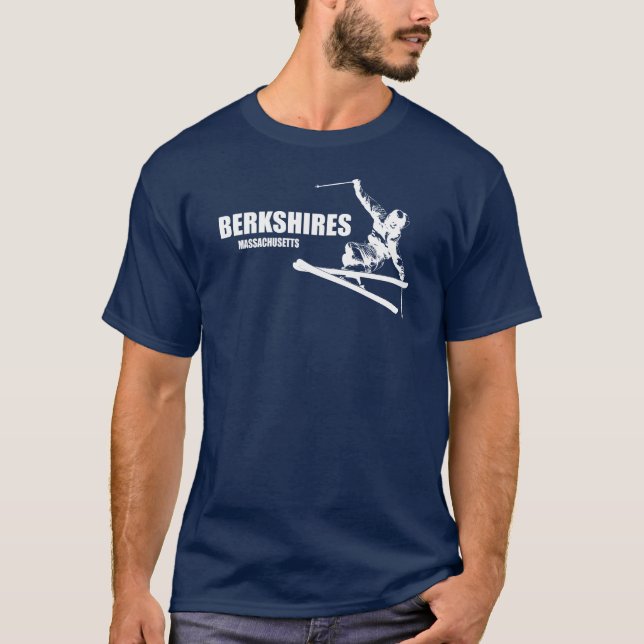 Berkshires Massachusetts Skier T Shirt (Framsida)