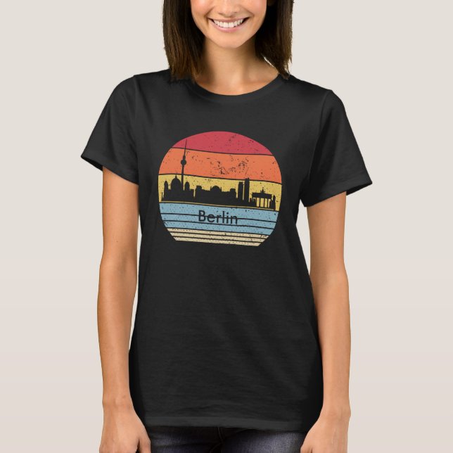 Berlin City Retro Sunset City  for Men Women T Shirt (Framsida)