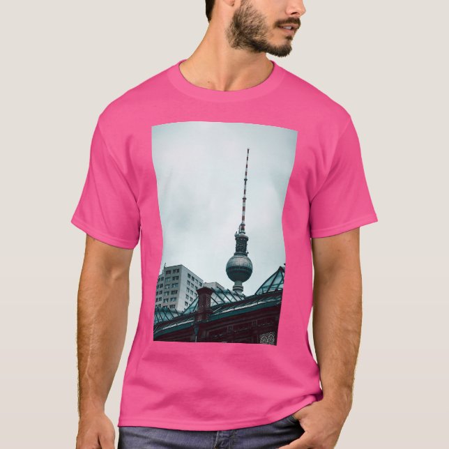 Berlin Cityscape. Alexanderplatz T Shirt (Framsida)