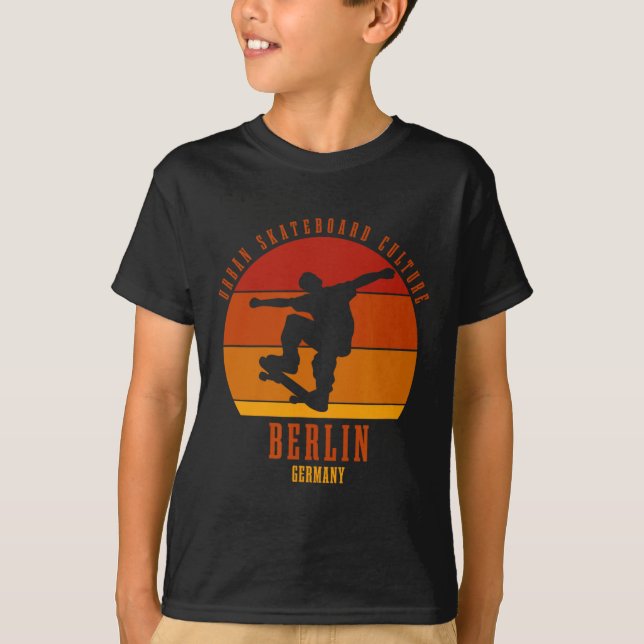 Berlin Germany Skateboarder Urn Skateboarding 3  T Shirt (Framsida)