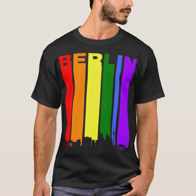 Berlin Tyskland Rainbow Skyline LGBT Gay pride  T Shirt (Framsida)