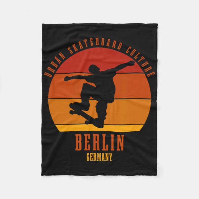 Berlin Tyskland Skateboardåkare Urn Skateboard 3  Fleecefilt (Framsidan)