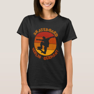 Berlin Tyskland Skateboardare Urn Skateboard 2 T Shirt