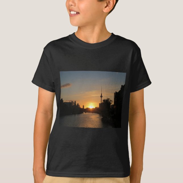 Berlin Tyskland Skyline Night Postcard Fernsehturm T-shirt (Framsida)