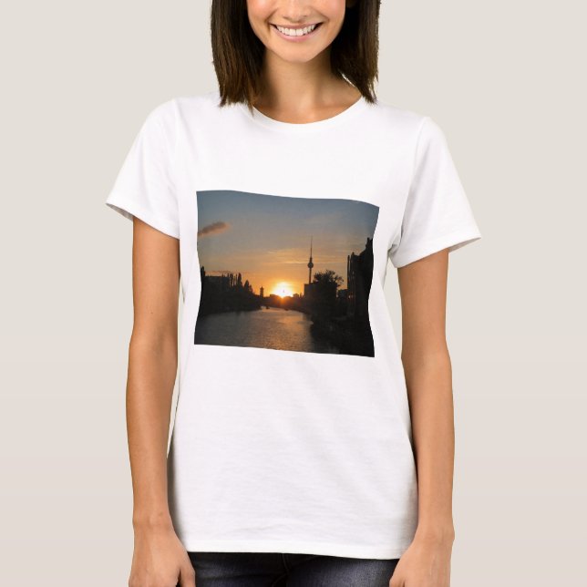 Berlin Tyskland Skyline Night Postcard Fernsehturm T Shirt (Framsida)
