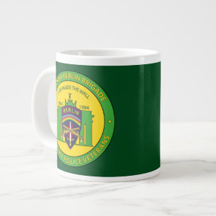 Berlinbrigadens militära polisveteraner jumbo mugg