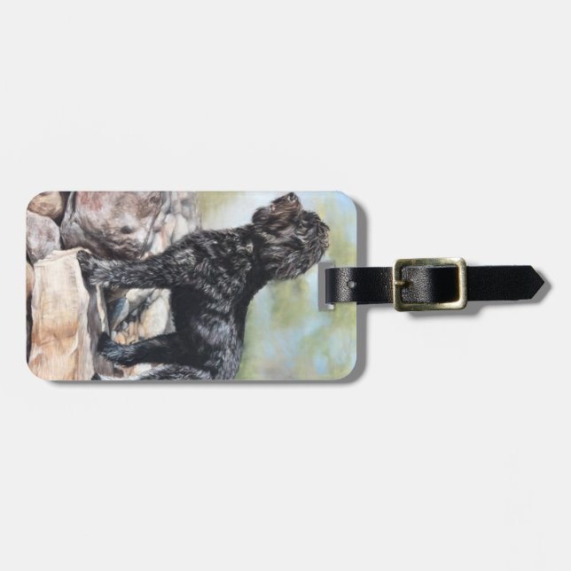 Bernadoodle hund om sten bagagebricka (Horisontell Framsida)