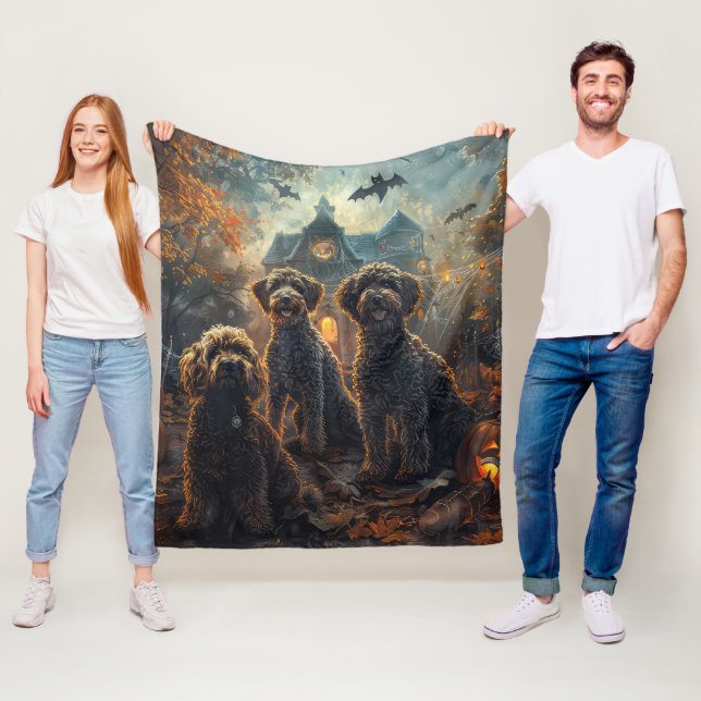 Bernedoodle Halloween Night Doggy Delight Fleecefilt (På plats)