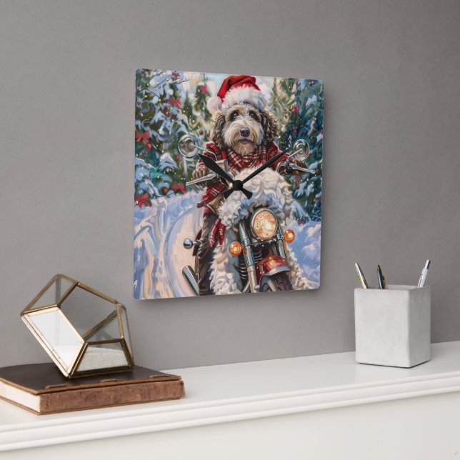 Bernedoodle Hund Riding Motorcykel jul Fyrkantig Klocka (Kontor)