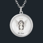Bernedoodle Hund Sympathy Silverpläterat Halsband<br><div class="desc">Det finns de som för med sig ett ljus så underbart för världen att även efter att de är borta kvarstår deras ljus. Låt ett sött halsband trösta ditt tunga hjärta när det tar ett ögonblick att minnas din älskade Bernedoodle. För de mest tankfulla gåvorna, koppla den med en keepsaklåda,...</div>