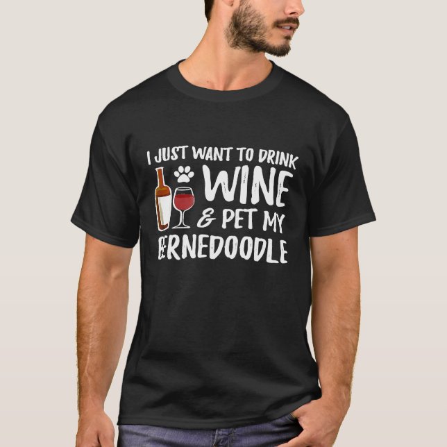 Bernedoodle Hund Vin Hund Mamma T Shirt (Framsida)