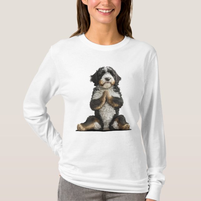Bernedoodle Hund Yoga Shirt Hund workout out T Shirt (Framsida)