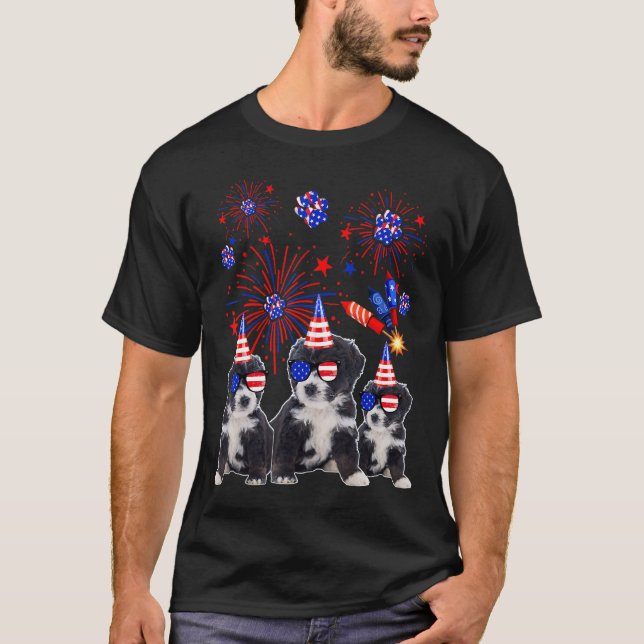 Bernedoodle Hundar Amerikanska Flagga Lycklig 4 ju T Shirt (Framsida)