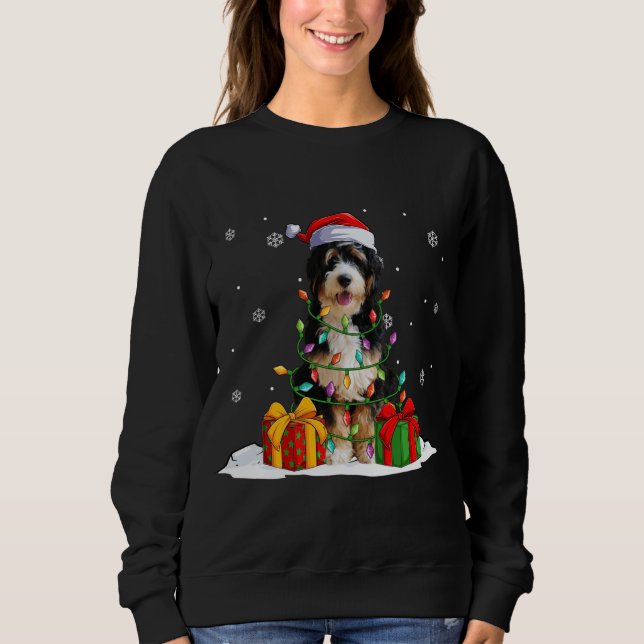 Bernedoodle Santa Julgran Ljus Julafton Pajam T Shirt (Framsida)