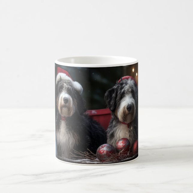 Bernedoodle Snowy Sleigh-juldekretet Kaffemugg (Center)