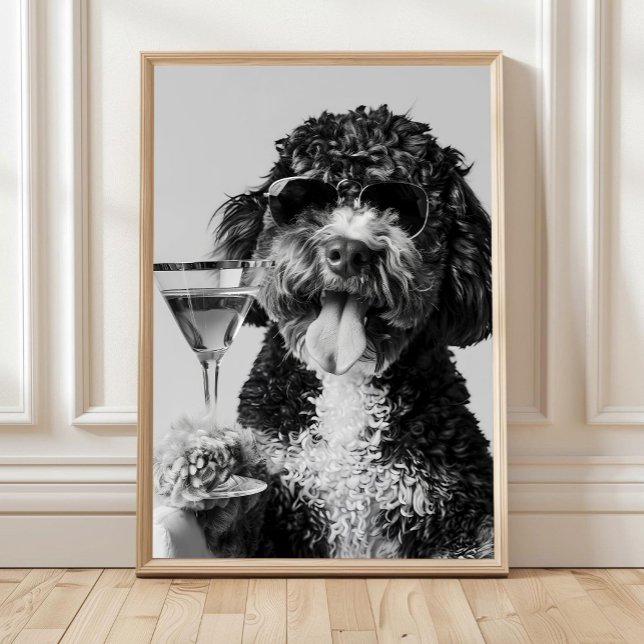 Bernedoodle som håller Cocktail Väggkonst, Svart o Poster (Skapare uppladdad)