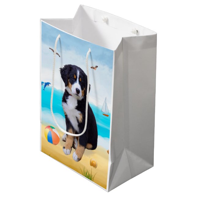Berner Sennenhund på strand (Framsidan Vinklad)