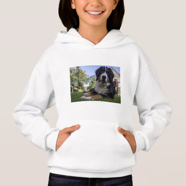 Berner Sennenhund som ligger tvåa T Shirt (Framsida)